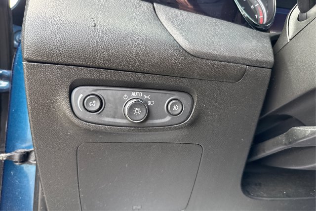 Used 2020 Buick Encore GX Preferred w/ Cold Weather Comfort Package AWD/4WD image 17
