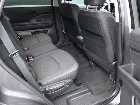 Used 2025 Nissan Pathfinder SV AWD/4WD image 10