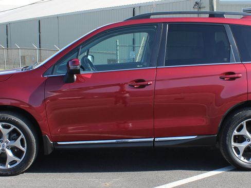 Used 2017 Subaru Forester 2.5i Touring image 2