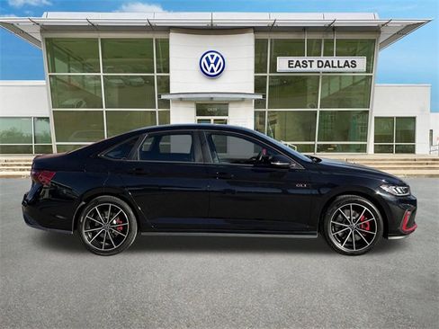 Used 2025 Volkswagen Jetta GLI Autobahn image 2