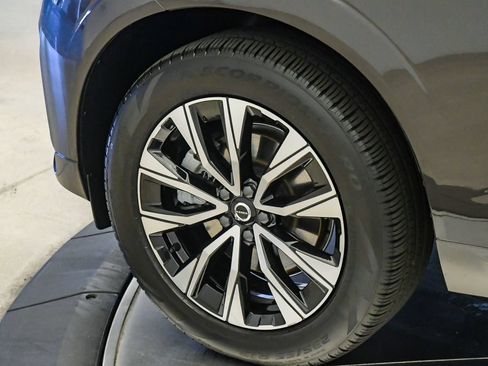 Certified 2025 Volvo XC60 B5 Core AWD/4WD image 10