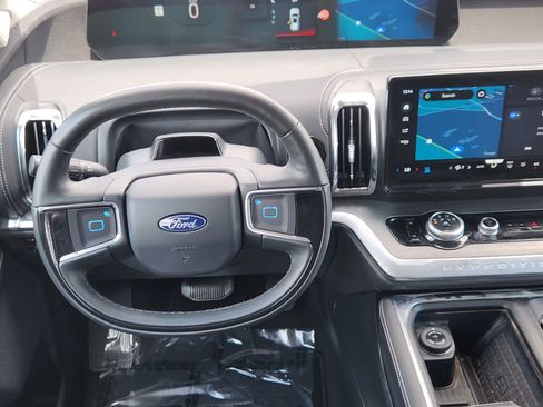 Used 2025 Ford Expedition Max Platinum AWD/4WD image 28