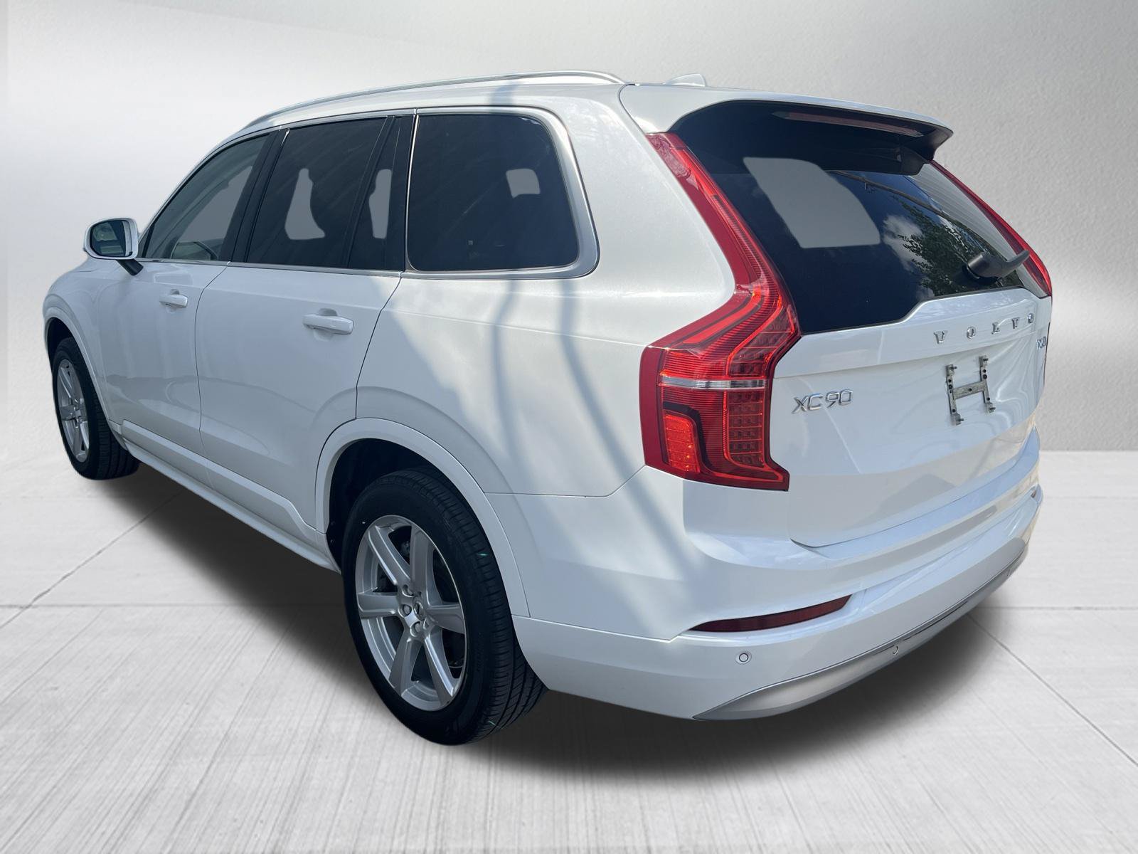 Used 2022 Volvo XC90 T5 Momentum AWD/4WD image 6