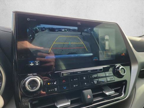 Used 2022 Toyota Highlander Platinum image 19