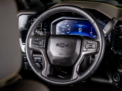 Used 2024 Chevrolet Silverado 2500 ZR2 w/ Technology Package image 35