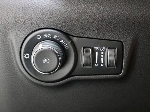 Used 2024 Jeep Compass Latitude w/ Convenience Group AWD/4WD image 18