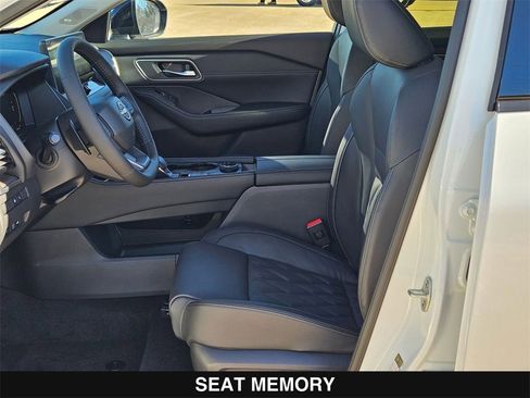 New 2026 Nissan Rogue Platinum image 11