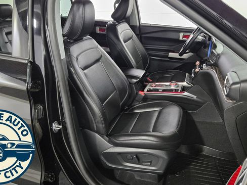 Used 2021 Ford Explorer Limited w/ Equipment Group 301A AWD/4WD image 38