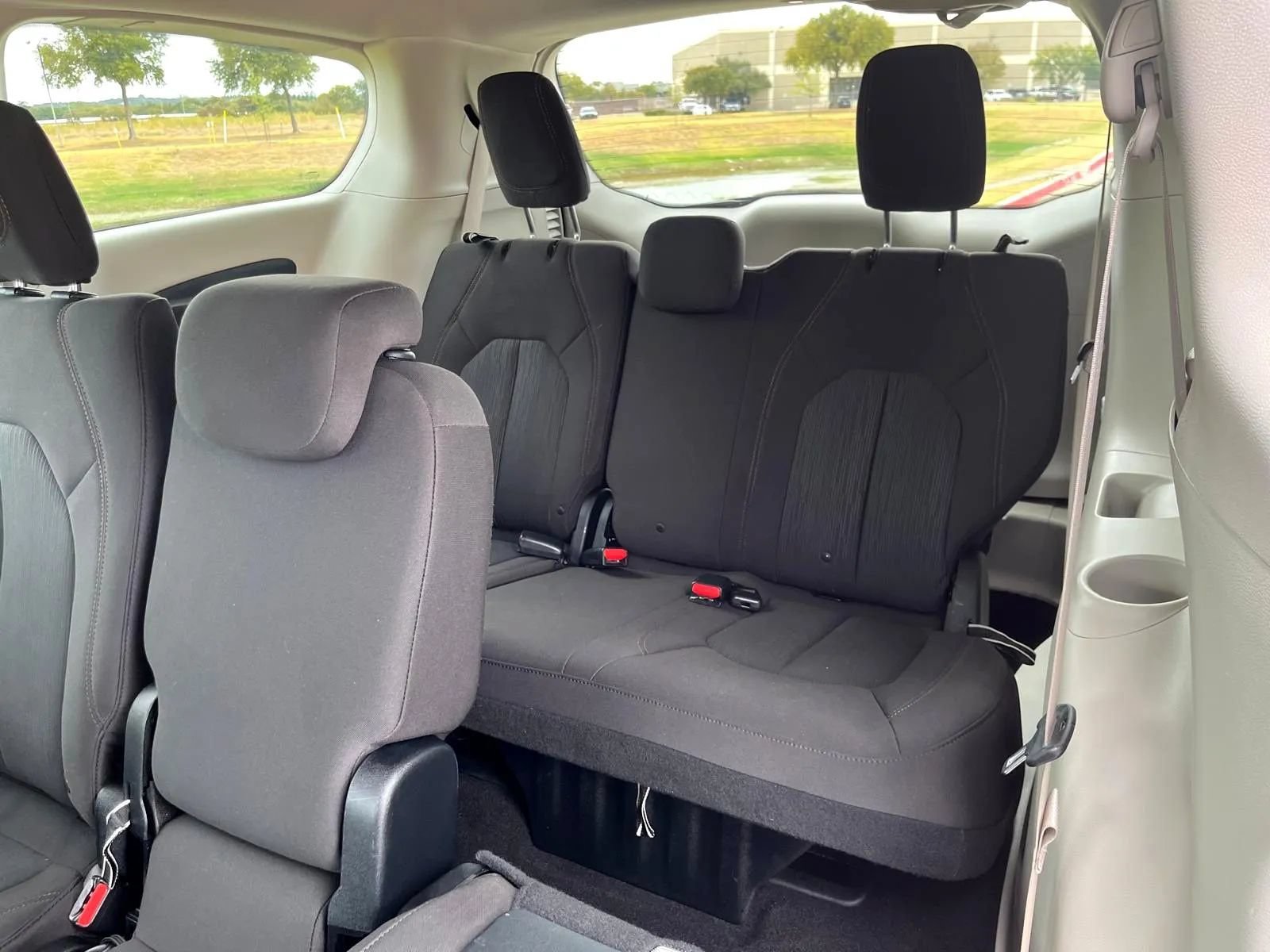 Used 2017 Chrysler Pacifica Touring FWD image 44