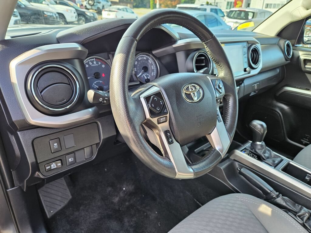 Used 2021 Toyota Tacoma SR5 AWD/4WD image 16