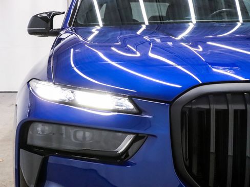 Used 2025 BMW X7 M60i image 56