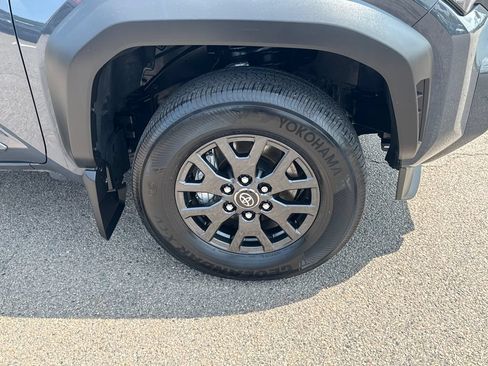 Used 2025 Toyota 4Runner SR5 AWD/4WD image 43