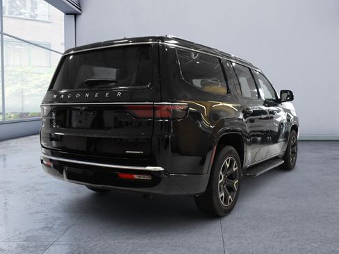 Used 2023 Jeep Wagoneer Series III w/ Preferred Equipment Group AWD/4WD image 5