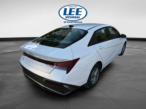 Certified 2025 Hyundai Elantra SE FWD image 7