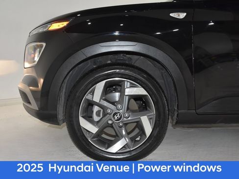 Certified 2025 Hyundai Venue SEL FWD image 7