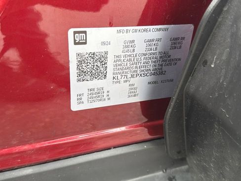 Used 2025 Chevrolet Trax RS w/ Driver Confidence Package FWD image 30
