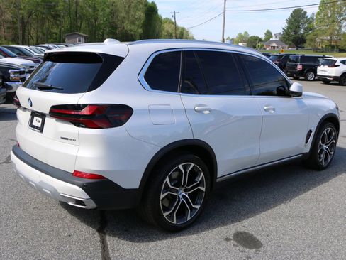 Used 2024 BMW X5 sDrive40i w/ Premium Package image 8