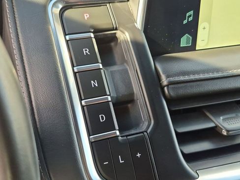 Used 2024 Chevrolet Tahoe LT RWD image 8