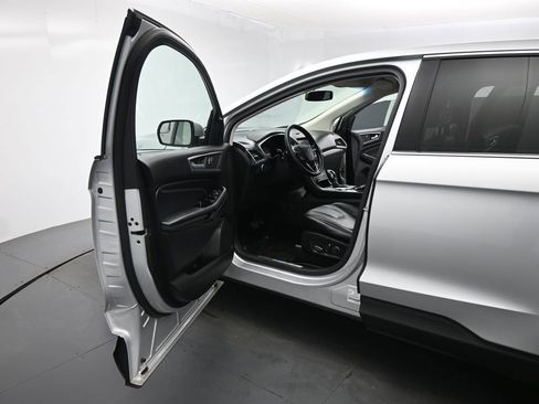 Certified 2018 Ford Edge Titanium image 9