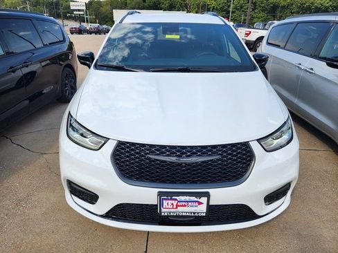New 2026 Chrysler Pacifica Select w/ S Appearance Package FWD image 2