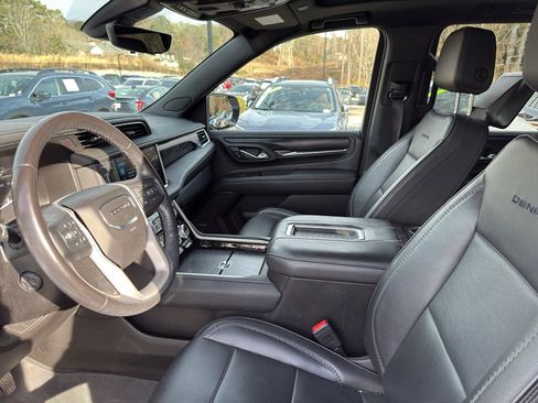 Used 2021 GMC Yukon XL Denali w/ Denali Premium Package image 9