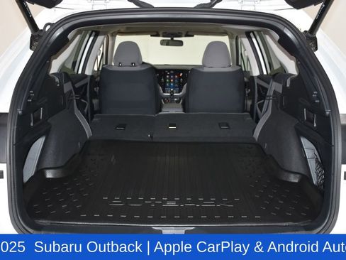 Used 2025 Subaru Outback Premium image 29