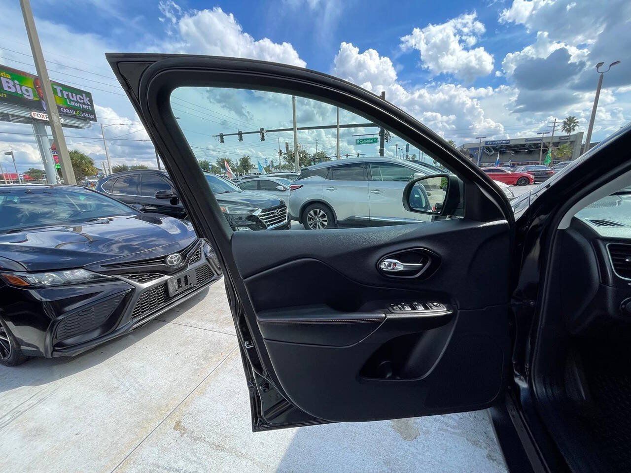 Used 2021 Jeep Cherokee Trailhawk w/ Sun, Sound & Nav Group AWD/4WD image 13
