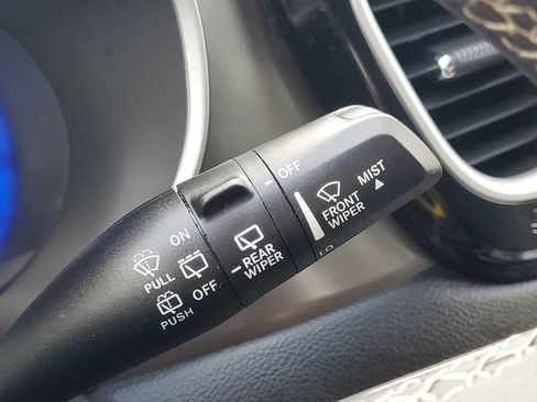 Used 2024 Chrysler Pacifica Touring-L FWD image 15