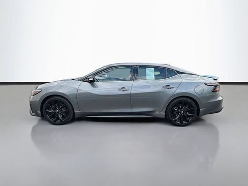 Used 2022 Nissan Maxima SR w/ Sport Mat Group FWD image 4