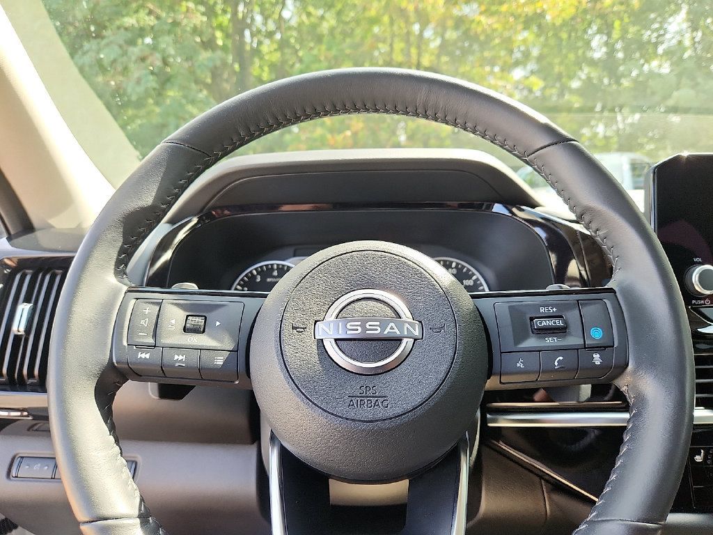 Used 2023 Nissan Pathfinder SV w/ SV Premium Package AWD/4WD image 18