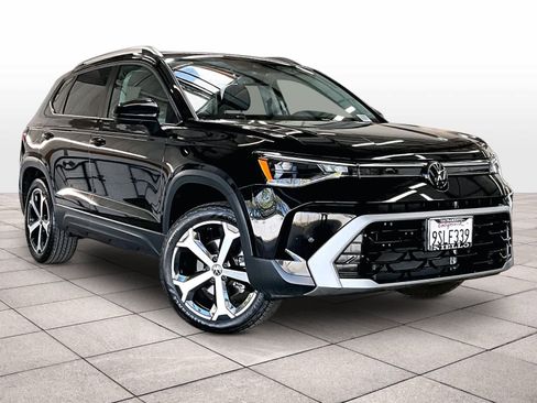 Used 2025 Volkswagen Taos SEL image 2