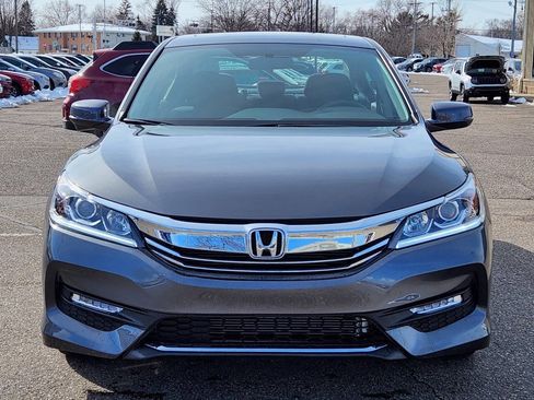 Used 2017 Honda Accord EX image 5