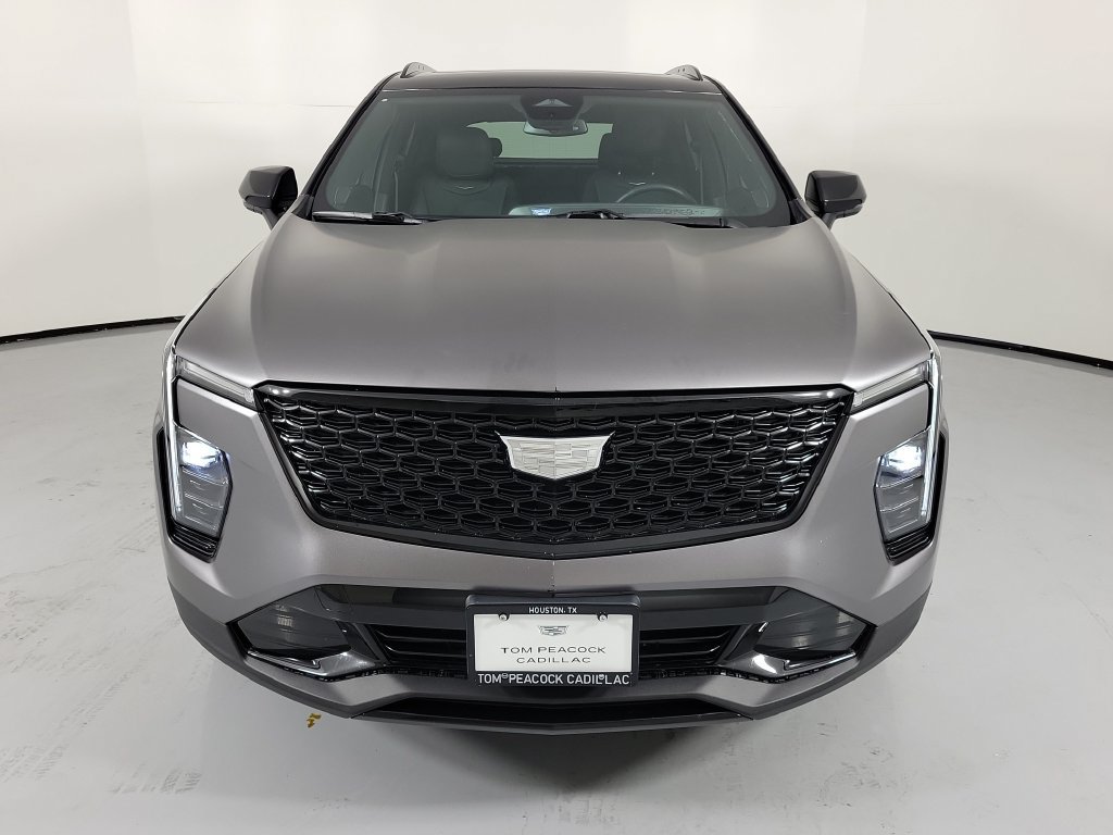 Used 2024 Cadillac XT4 Premium Luxury FWD image 2