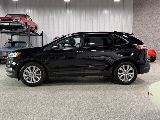 Used 2019 Ford Edge Titanium w/ Equipment Group 301A AWD/4WD image 2