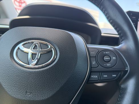 Certified 2022 Toyota Corolla Cross LE AWD/4WD image 11