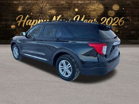 Used 2021 Ford Explorer XLT image 3