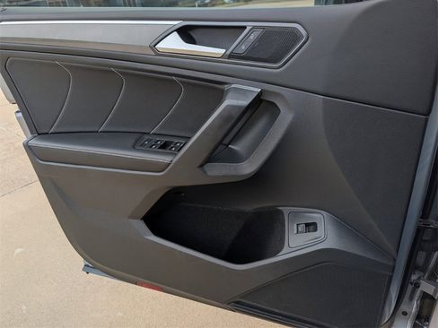 Used 2022 Volkswagen Tiguan SE R-Line image 16