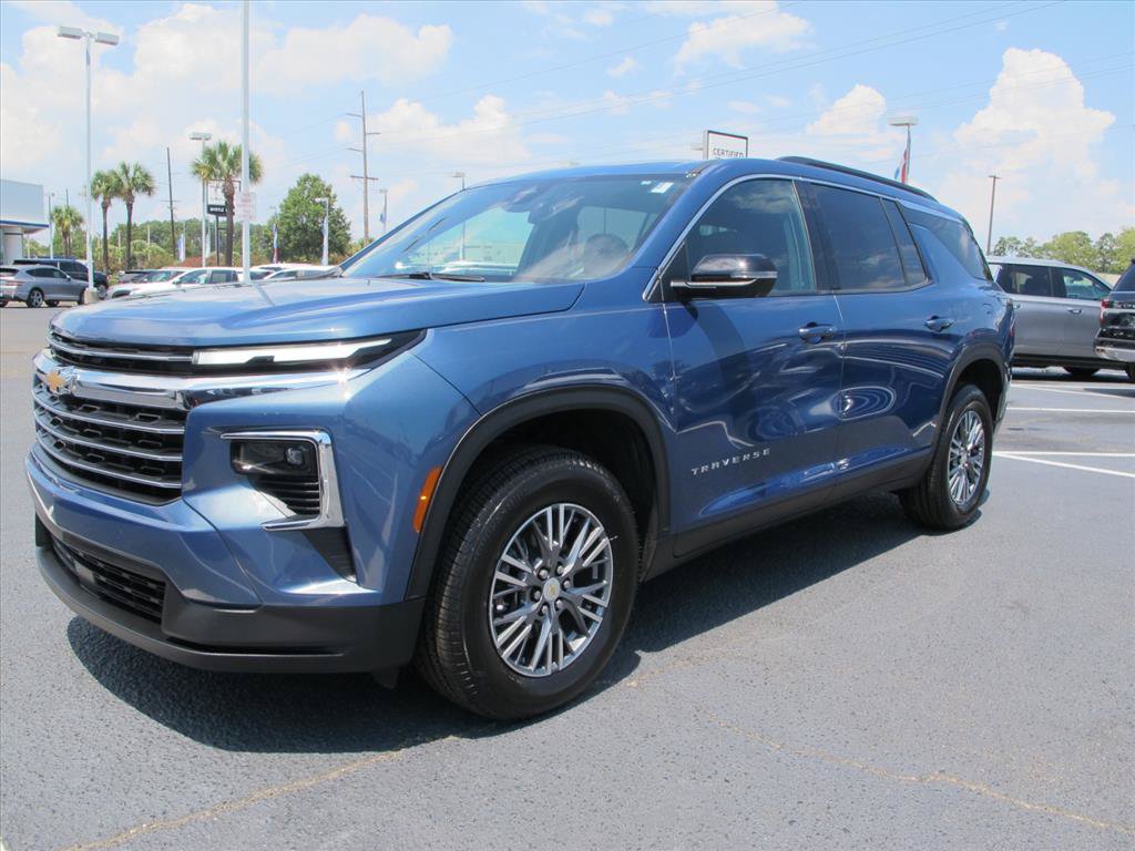 Used 2024 Chevrolet Traverse LT w/ Trailering Package FWD image 8