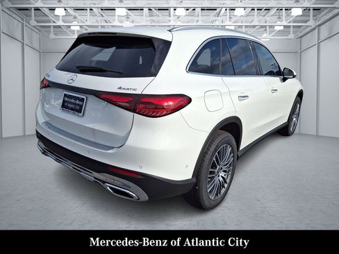 Used 2026 Mercedes-Benz GLC 300 4MATIC image 4