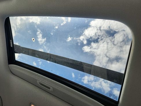 Used 2022 Hyundai Kona Limited image 14