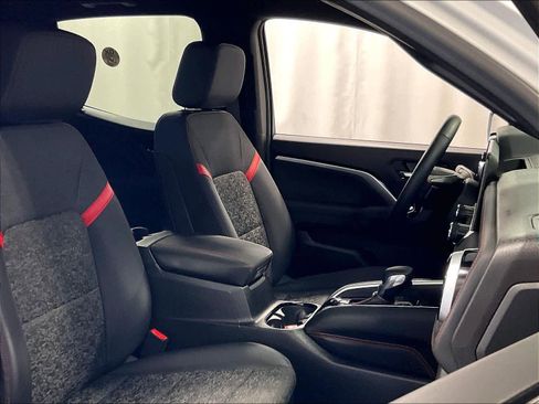 Used 2024 Chevrolet Colorado Z71 w/ Z71 Convenience Package 2 image 11