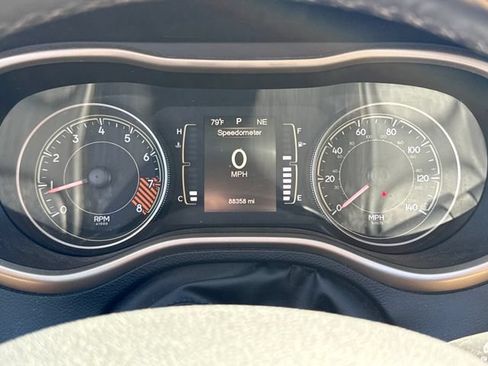 Used 2014 Jeep Cherokee Latitude w/ Cold Weather Group AWD/4WD image 23