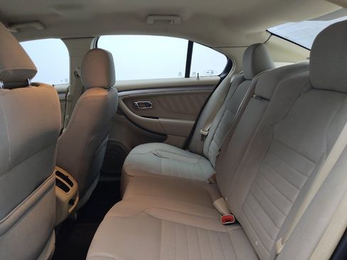 Used 2015 Ford Taurus SE FWD image 18