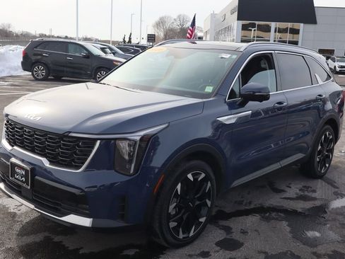 Used 2025 Kia Sorento SX image 9