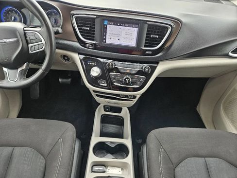 Used 2022 Chrysler Voyager LX FWD image 14
