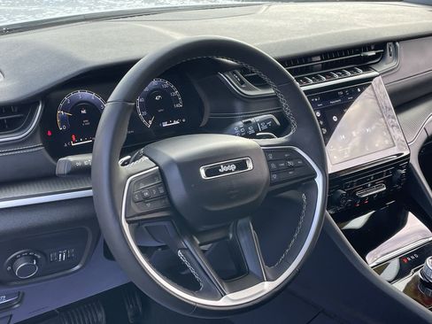 Used 2024 Jeep Grand Cherokee L Altitude image 14