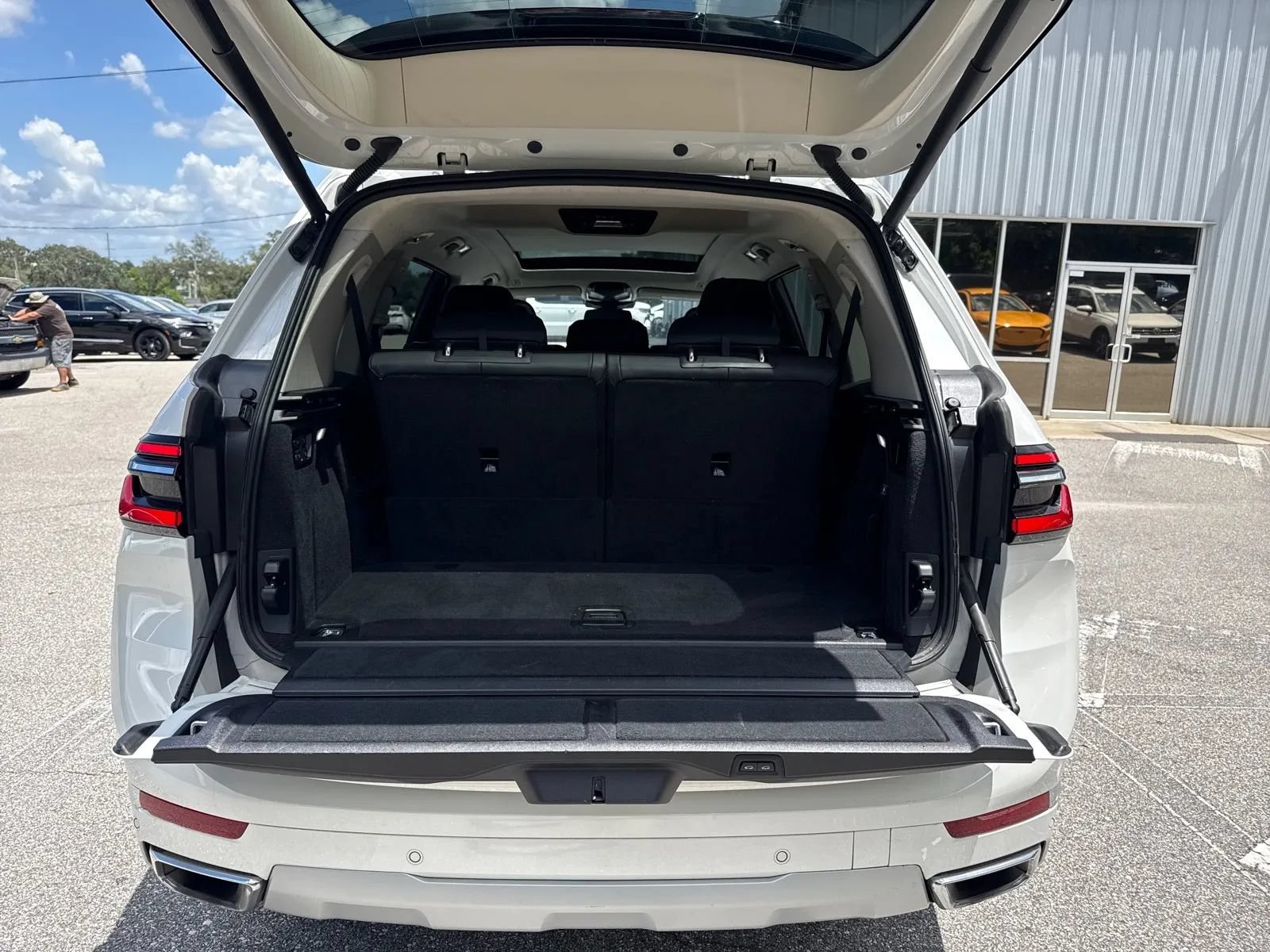 Used 2025 BMW X7 xDrive40i AWD/4WD image 18