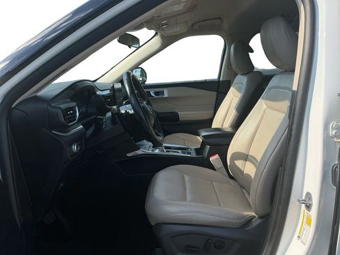 Used 2020 Ford Explorer XLT w/ Equipment Group 202A RWD image 14