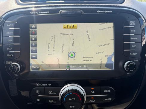 Used 2016 Kia Soul + w/ Audio Package FWD image 21