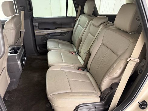 Used 2018 Ford Expedition XLT w/ Equipment Group 202A RWD image 28